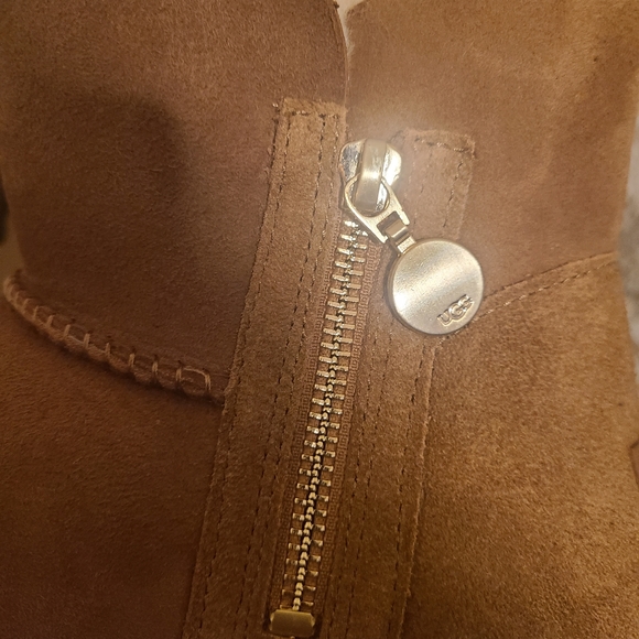 UGG - Picture 5 of 8